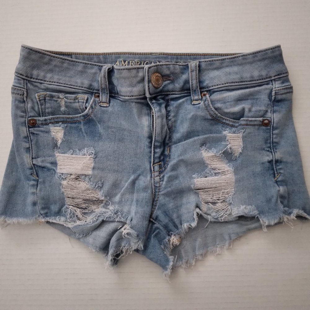 American Eagle distressed cut-off jeans Size US 4